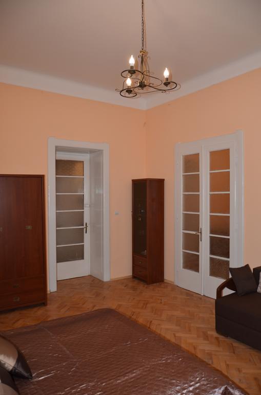 Apartment Viatores Lviv Eksteriør billede